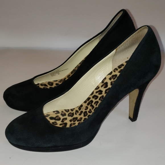 Gorgeous black velvet heels w/animal print inner - Picture 1 of 4
